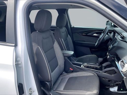 Used 2022 Chevrolet TrailBlazer LT w/ Confidence II Package FWD image 7