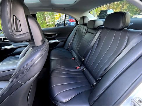 Used 2025 Mercedes-Benz E 350 Sedan w/ Winter Package image 19