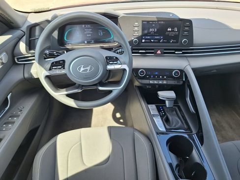 Used 2026 Hyundai Elantra Hybrid FWD image 9