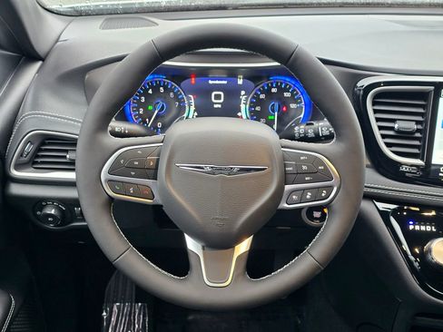 New 2026 Chrysler Pacifica Select image 7