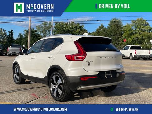 Used 2021 Volvo XC40 T5 Momentum w/ Protection Package Premier AWD/4WD image 3