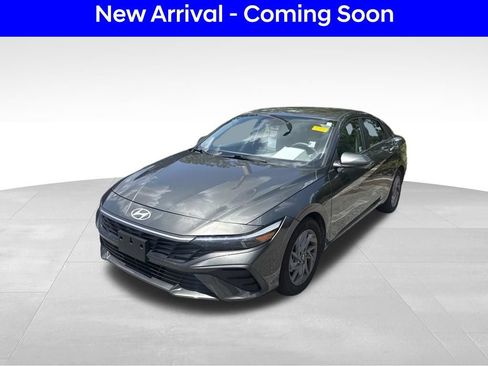 Used 2024 Hyundai Elantra SEL FWD image 2