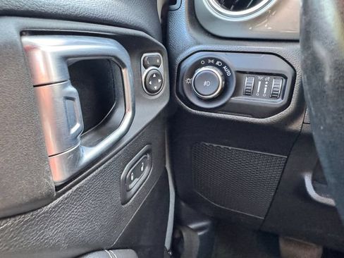 Used 2022 Jeep Wrangler Unlimited Sahara w/ LED Lighting Group AWD/4WD image 14