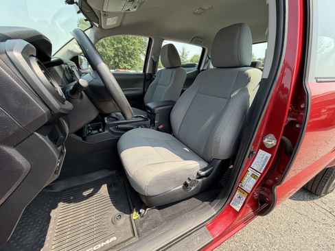 Used 2017 Toyota Tacoma SR w/ SR Convenience Package RWD image 13