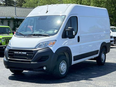 Used 2025 RAM ProMaster 2500 w/ Convenience Group FWD image 32