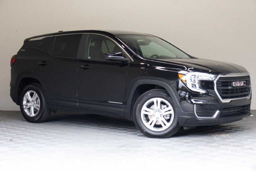 Used 2022 GMC Terrain SLE FWD image 2