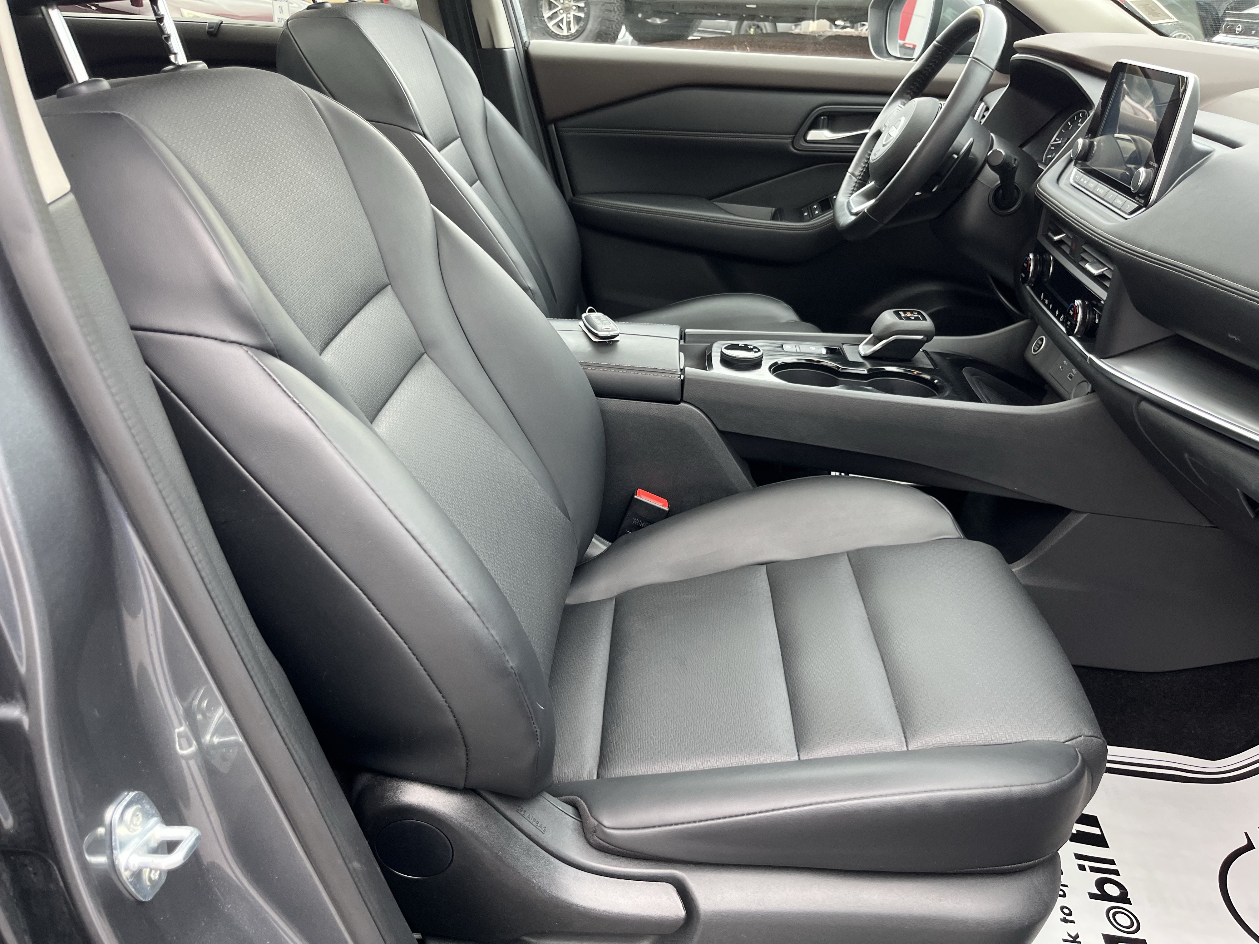 Used 2023 Nissan Rogue SV w/ SV Premium B Package AWD/4WD image 3