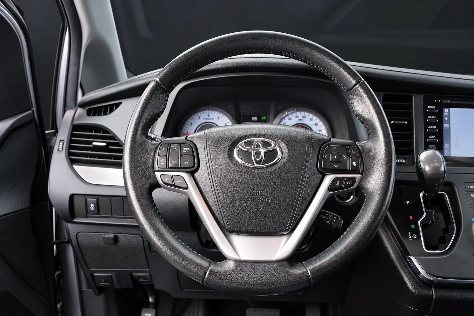 Used 2018 Toyota Sienna SE w/ SE Preferred Package FWD image 16