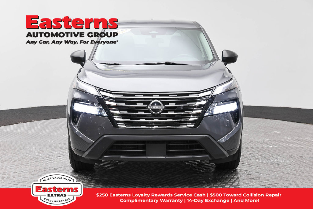 Used 2024 Nissan Rogue S AWD/4WD image 3