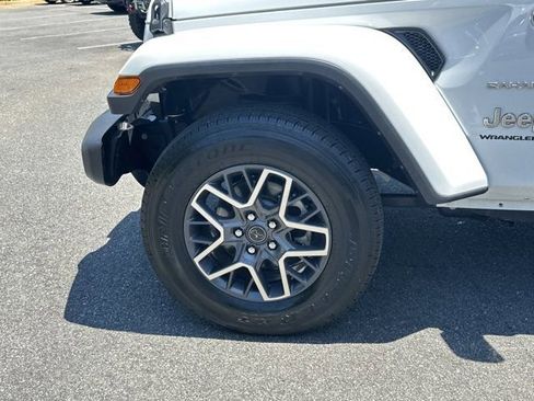 Certified 2024 Jeep Wrangler Unlimited Sahara w/ Technology Group AWD/4WD image 13