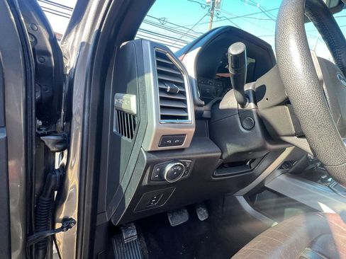Used 2015 Ford F150 Platinum w/ Equipment Group 701A Luxury AWD/4WD image 22