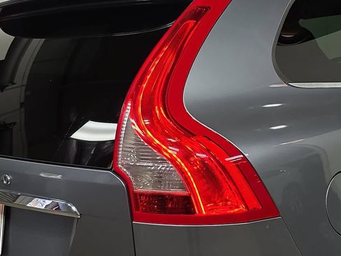 Used 2016 Volvo XC60 T5 Premier w/ Proximity Package FWD image 30