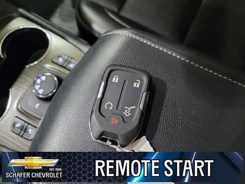 Used 2022 GMC Acadia SLT w/ GMC Pro Grade Package image 16