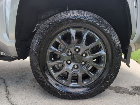 Certified 2025 Toyota Tacoma SR5 w/ SR5 Upgrade Package AWD/4WD image 13