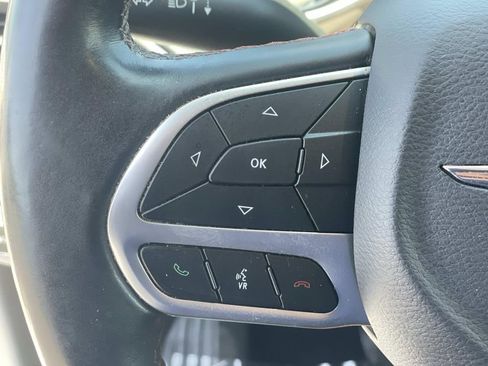 Used 2017 Chrysler Pacifica Touring-L Plus FWD image 9