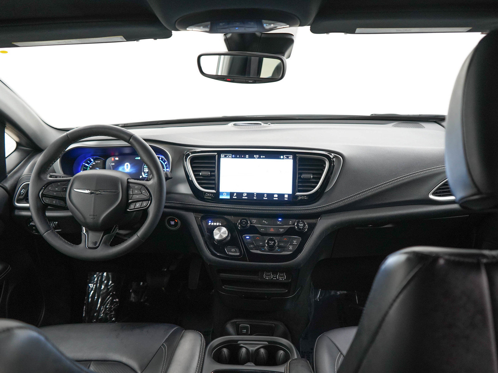 Used 2024 Chrysler Pacifica Limited FWD image 14
