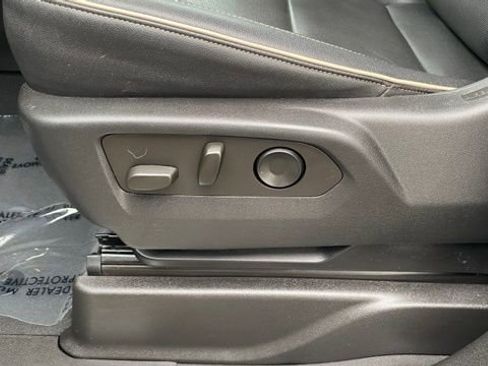 Used 2022 Chevrolet Tahoe Premier w/ Premium Package image 12