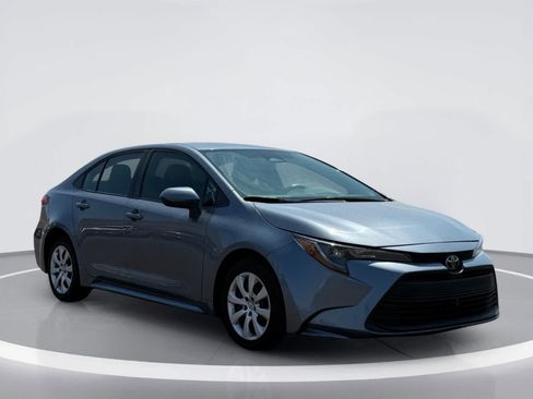 Used 2025 Toyota Corolla LE FWD image 5
