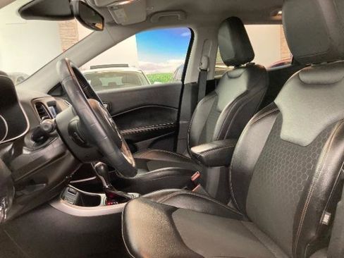 Used 2018 Jeep Compass Latitude w/ Popular Equipment Group FWD image 9