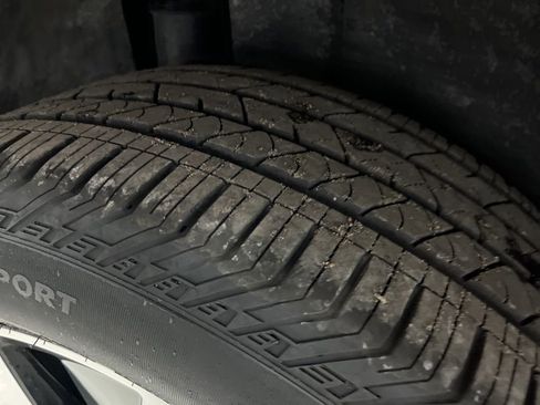 Used 2025 Volkswagen Atlas Cross Sport SE image 40