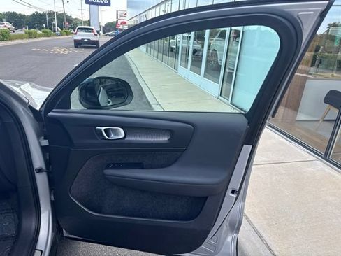 Certified 2025 Volvo XC40 B5 Plus AWD/4WD image 14