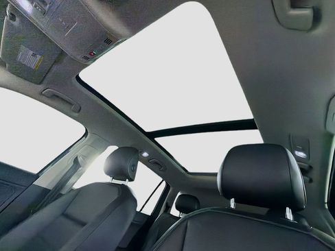 Used 2020 Volkswagen Tiguan SEL w/ 3rd Row Seat Package AWD/4WD image 15