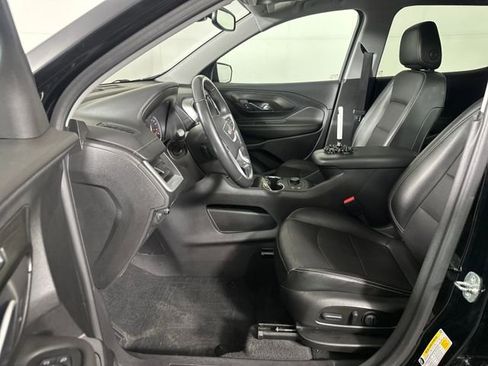 Used 2022 GMC Terrain SLT w/ Elevation Edition image 11