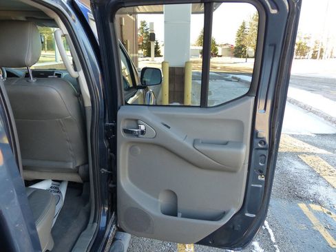 Used 2019 Nissan Frontier SL image 42