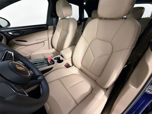 Certified 2026 Porsche Macan AWD/4WD image 5