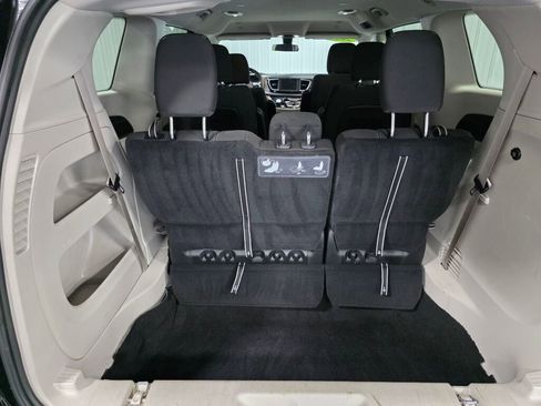 Used 2021 Chrysler Voyager LX w/ Cold Weather Group FWD image 12
