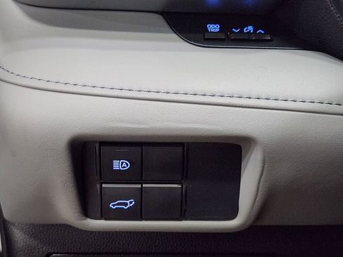 Used 2021 Toyota Highlander LE image 42