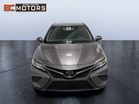 Used 2020 Toyota Camry SE image 8