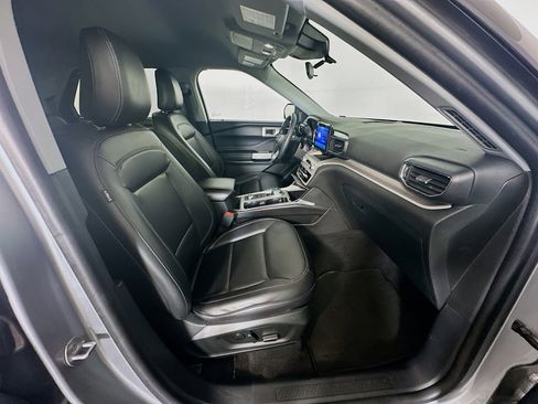 Used 2024 Ford Explorer XLT w/ Equipment Group 202A image 34