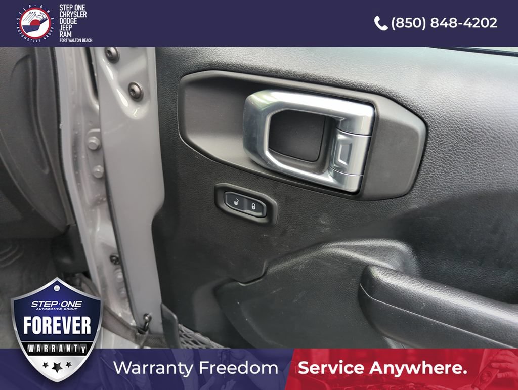 Used 2021 Jeep Wrangler Unlimited Rubicon w/ LED Lighting Group AWD/4WD image 31