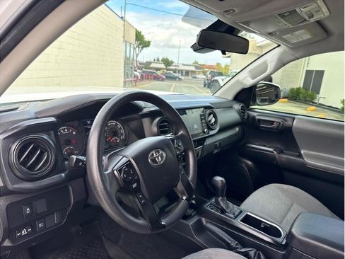Used 2022 Toyota Tacoma SR AWD/4WD image 15