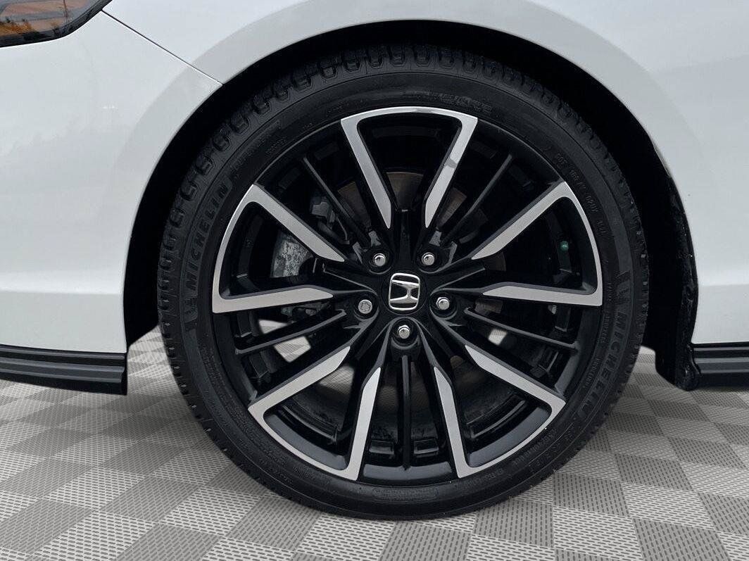 Used 2023 Honda Accord Touring image 11