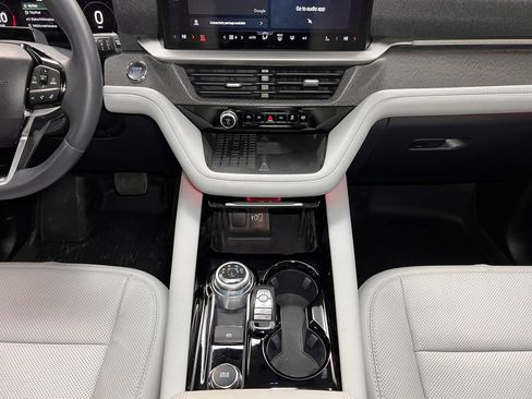 Used 2025 Ford Explorer Platinum w/ Ultimate Package image 13