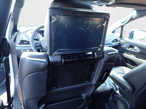 New 2026 Chrysler Pacifica Limited w/ Uconnect Theater Family Group image 11