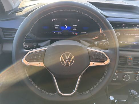 Used 2022 Volkswagen Taos SE w/ Panoramic Sunroof Package image 23