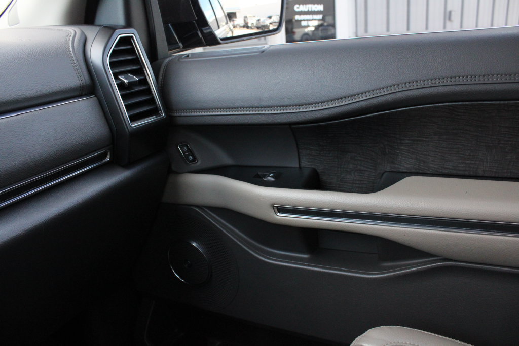 Used 2019 Ford Expedition Limited w/ Equipment Group 301A AWD/4WD image 21