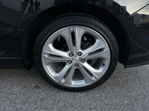 Used 2018 Chevrolet Cruze Premier image 34
