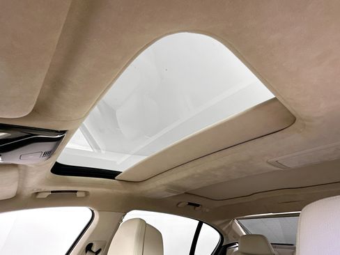 Used 2022 BMW 740i w/ Interior Design Package image 23