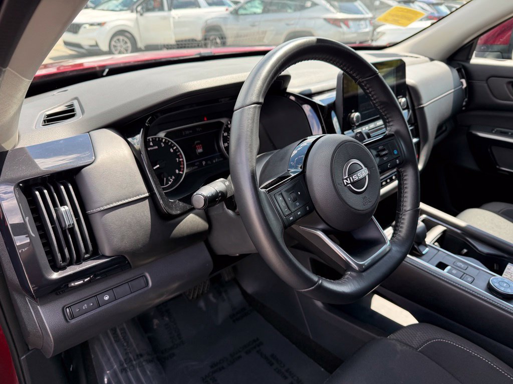 Used 2023 Nissan Pathfinder SV AWD/4WD image 16