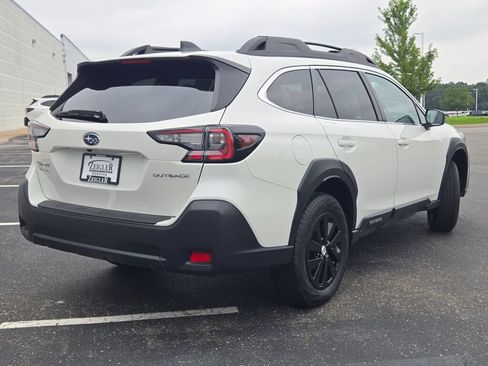 Certified 2025 Subaru Outback Premium AWD/4WD image 11