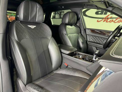 Used 2018 Bentley Bentayga image 19