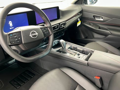 New 2026 Nissan Sentra SR w/ SR Premium Package FWD image 15