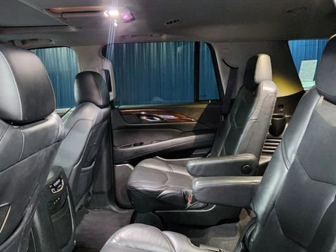 Used 2017 Cadillac Escalade Luxury image 22