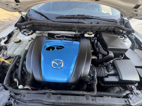 Used 2012 MAZDA MAZDA3 i Touring FWD image 16