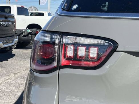 Used 2024 Jeep Compass Latitude image 10