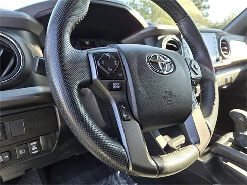 Used 2022 Toyota Tacoma TRD Off-Road image 13